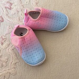 Kids Gradient Slip-On Water Shoes - Pink & Blue